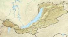 Горные лыжи и сноуборд на берегу Байкала
